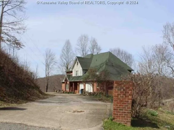 4 Eastcove Ln, South Charleston, WV 25309