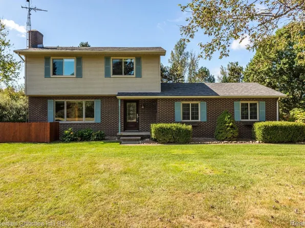 10525 Leeke Rd, Chelsea, MI 48118