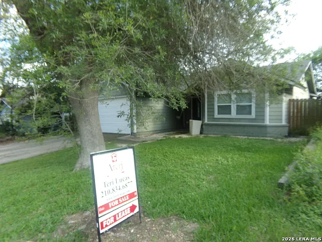 3 bed, 2.0 bath, 1269 sqft, $1,640 — Photo 2