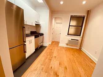 Rented by Metropolis Real Estate of Manhattan