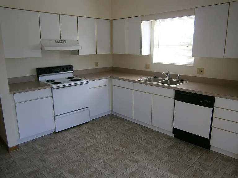 1040-1042 Jill Ct #1044 — Photo 6