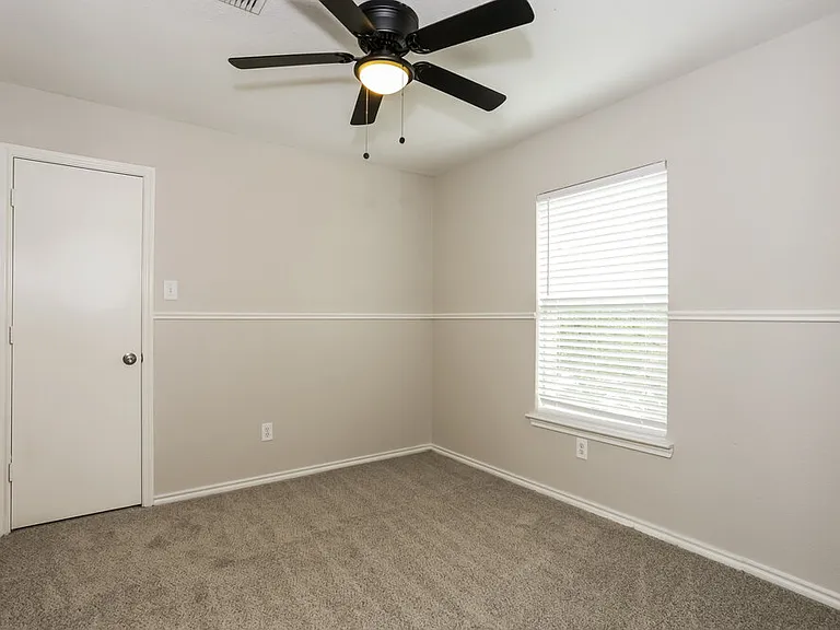 629 Gibson St — Photo 15