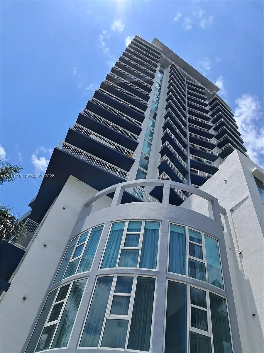 Building Photo - 275 NE 18th St #1704