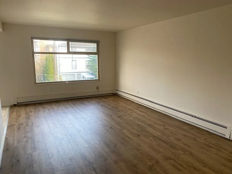 570 Ward St — Photo 14