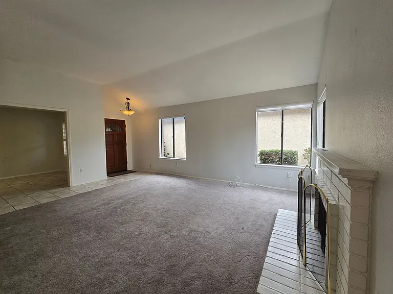 2960 Hyde Park Cir — Photo 4