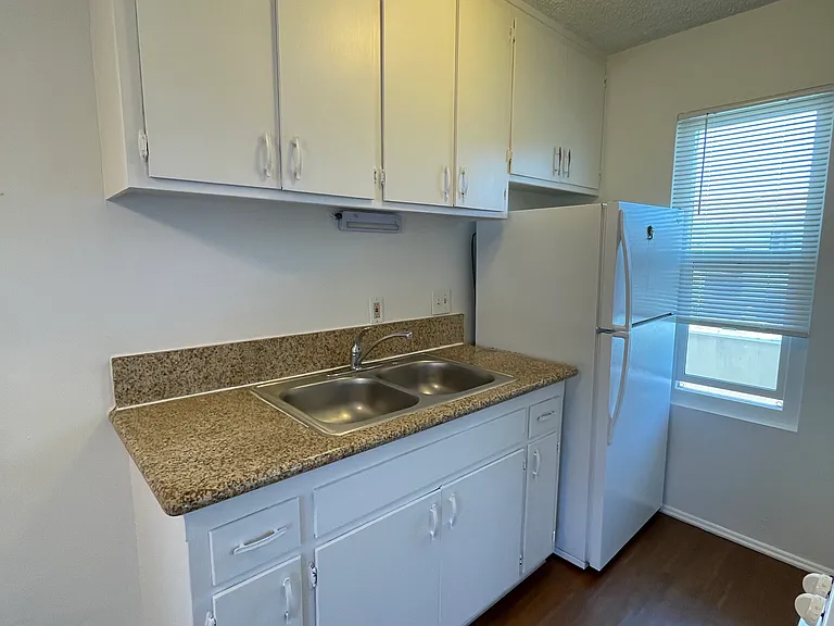 4264 Euclid Ave #6 — Photo 9