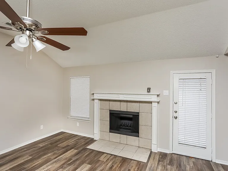 1512 Fern Dr — Photo 3