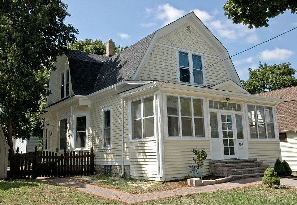 For Sale: 308 Healy, Elgin, IL 60120