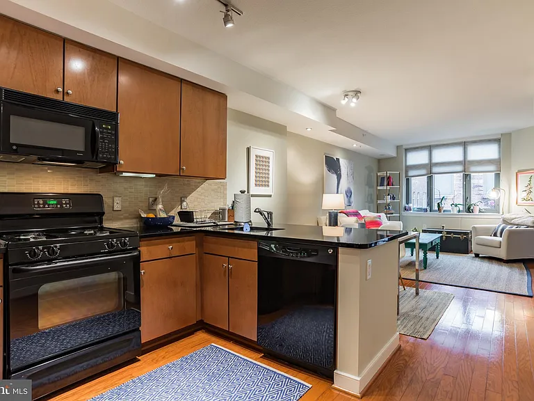 1117 10th St NW #1012 — Photo 1