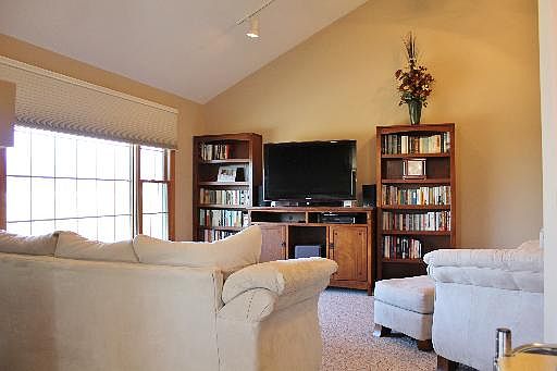 4th image of 1477 N Derby Dr