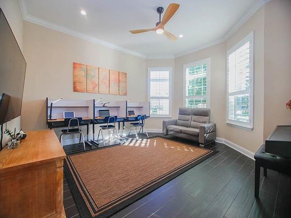 2nd image of 568 Enrede Ln
