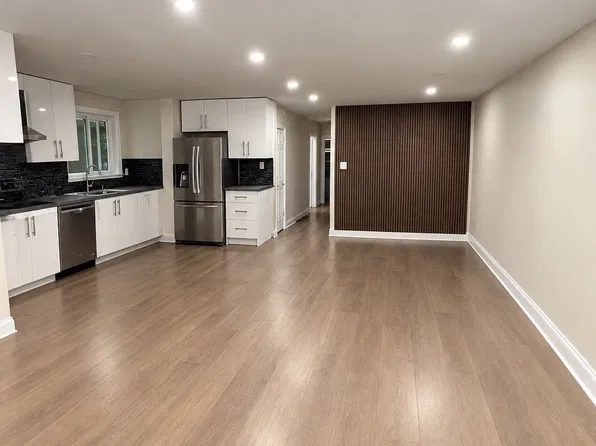 235 Penn Ave, Newmarket, ON L3Y 2S4