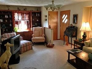 4th image of 16 Hilldale Ave