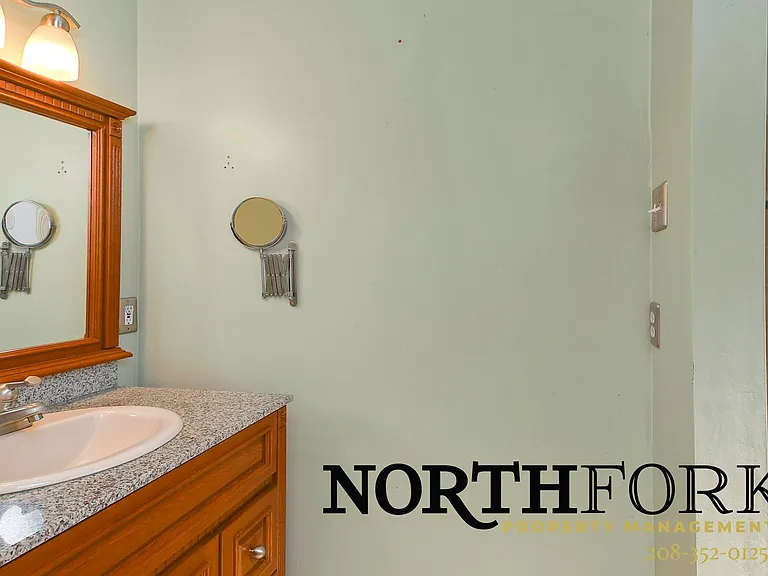 1421 S Michigan Ln — Photo 11
