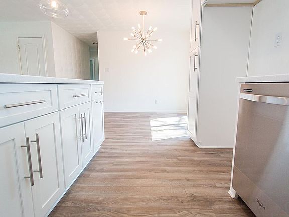 4th image of 3205 Silina Dr