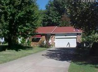 1733 Rosalyn Dr, Mineral Ridge, OH