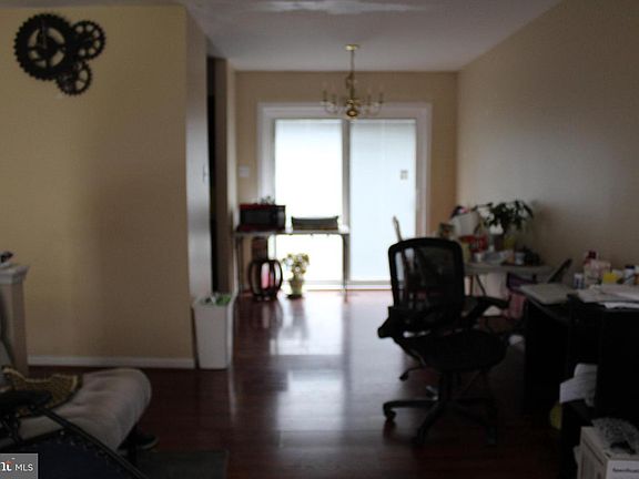 3rd image of 27 Harkfort Rd