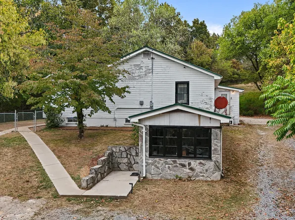 130 Lyons Dr, Johnson City, TN 37601