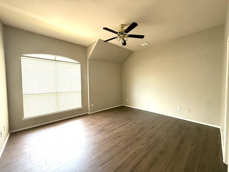 2075 Garden Crest Dr — Photo 11