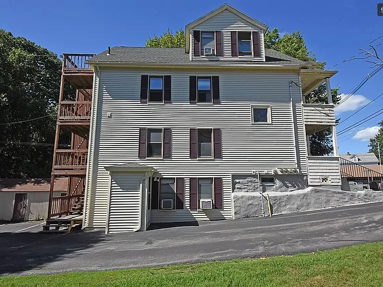 28 Harris St #2 — Photo 3