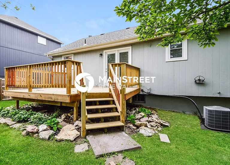 404 NE Station Dr — Photo 16