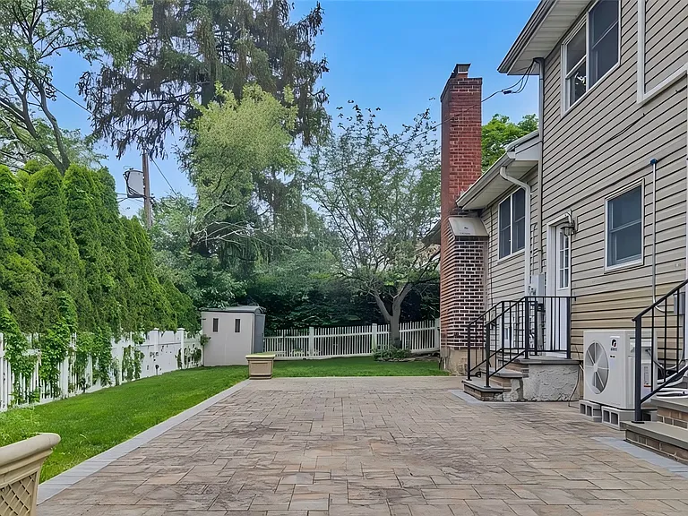 136 Lee Rd — Photo 2