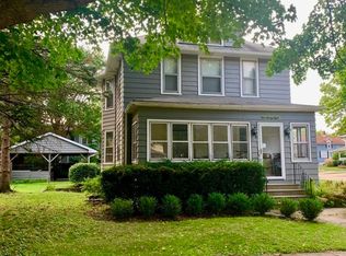 128 N 5th St #1, Geneva, IL 60134