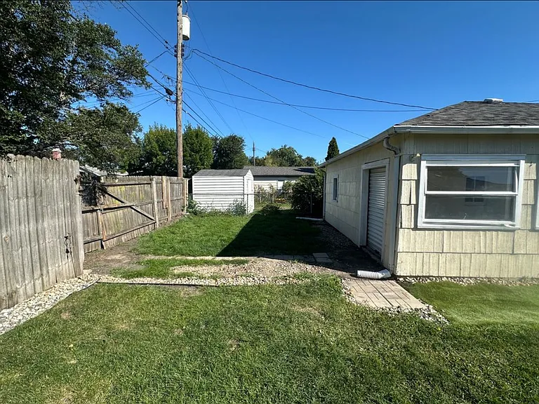 6828 Waveland Ave — Photo 19
