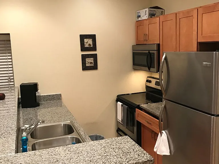 Historical 1 Bedroom Spacious Units! — Photo 19