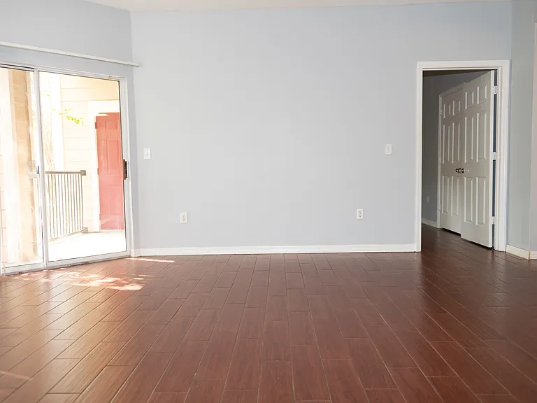 2025 Erving Cir #4207 — Photo 5