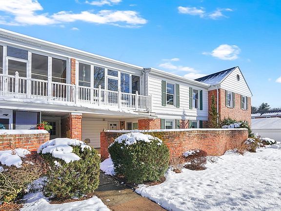 2nd image of 40 Halifax Ct APT D