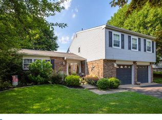 110 Colonial Dr, Langhorne, PA 19047