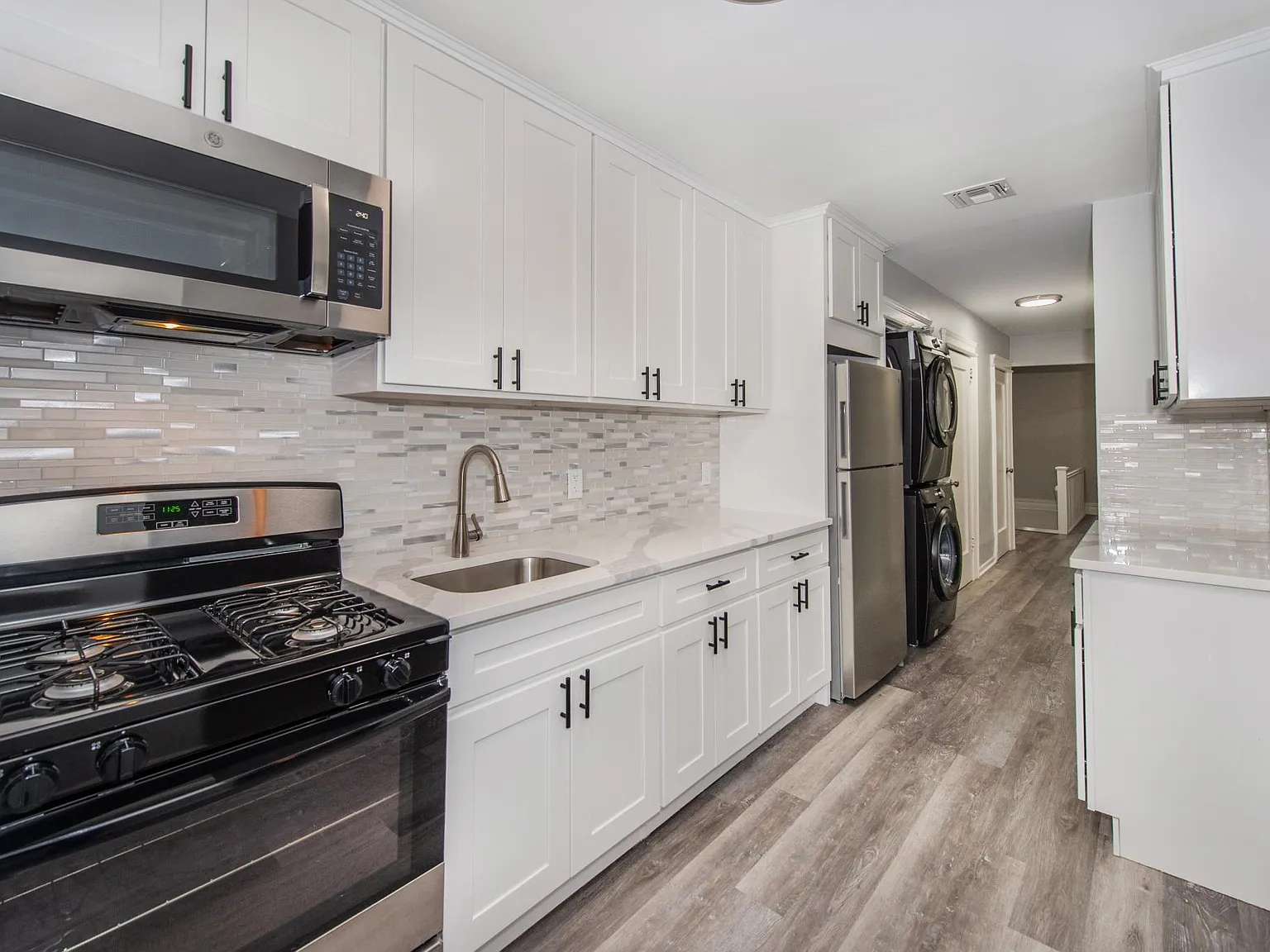 3 bed, $2,700 — Photo 3