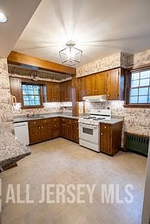 2nd image of 418 Locust Ave