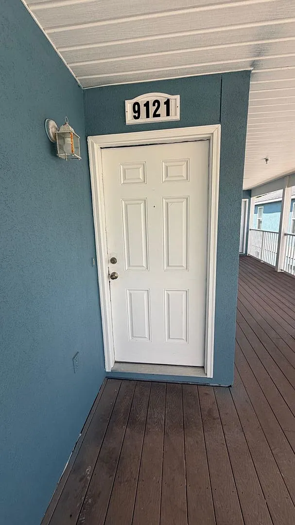 9121 Laird Street — Photo 2