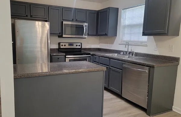 7634 Stonewood Creek Dr — Photo 2