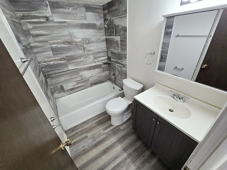 French Quarter Apartments — Photo 24