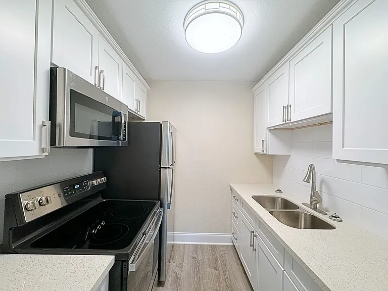 314 West Dr — Photo 7