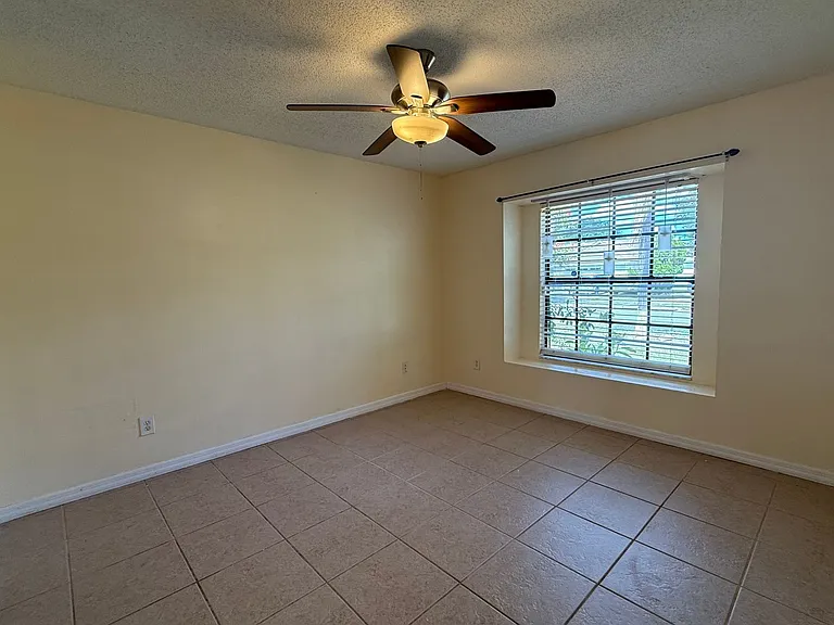 4712 Dandelion Dr — Photo 7