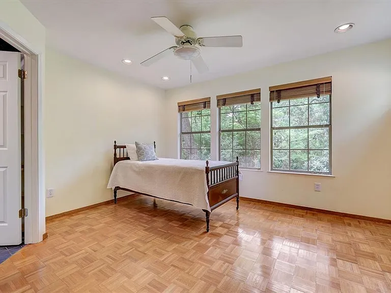 805 Leonard St — Photo 20