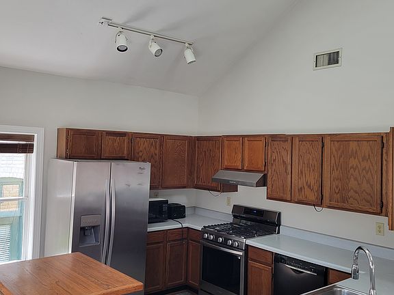 3rd image of 1008 W Franklin St
