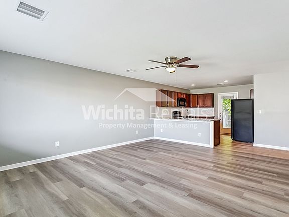 4th image of 131 N Joann St #2