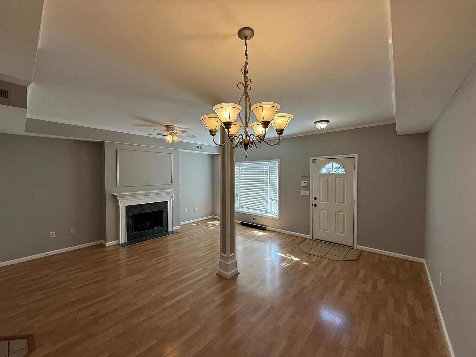 2 bed, 2.5 bath, 1274 sqft, $1,300 — Photo 3