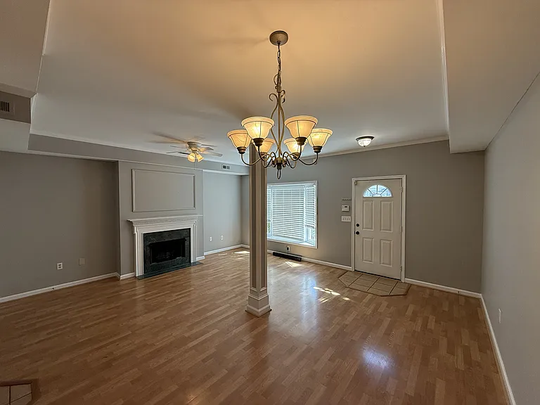 394 W Pointe Dr — Photo 4