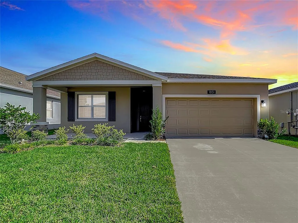 3 bed, 2.0 bath, 2110 sqft, $2,400 — Photo 2