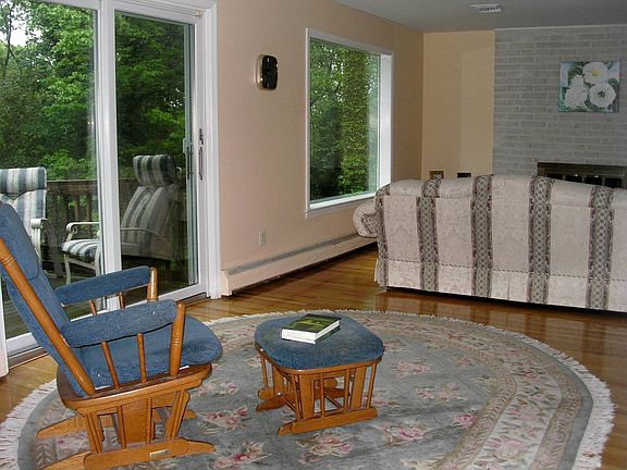 Living Room w/sliding doors to deck