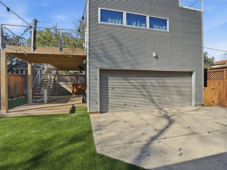 1636 Sul Ross St