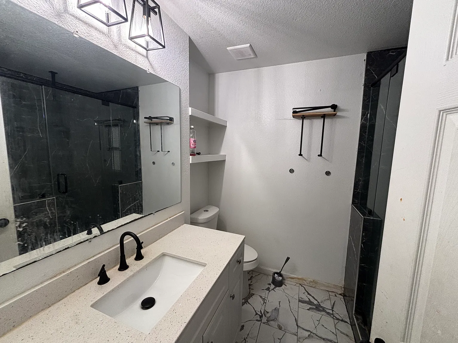 3 bed, 1710 sqft, $2,300 — Photo 4