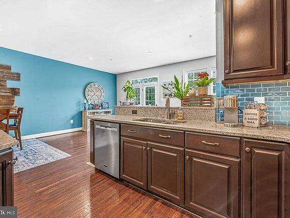 4th image of 9653 Bothwell Ln