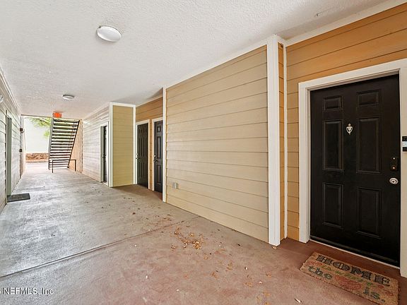 4th image of 8539 GATE Parkway W #412